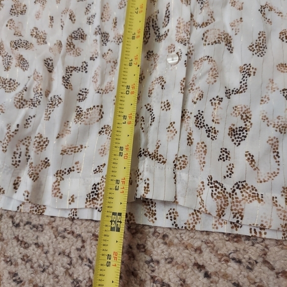 Jane + Delancey Top Women’s XL White Gold Blouse Jungle Leopard Button Up Shirt - Picture 8 of 12